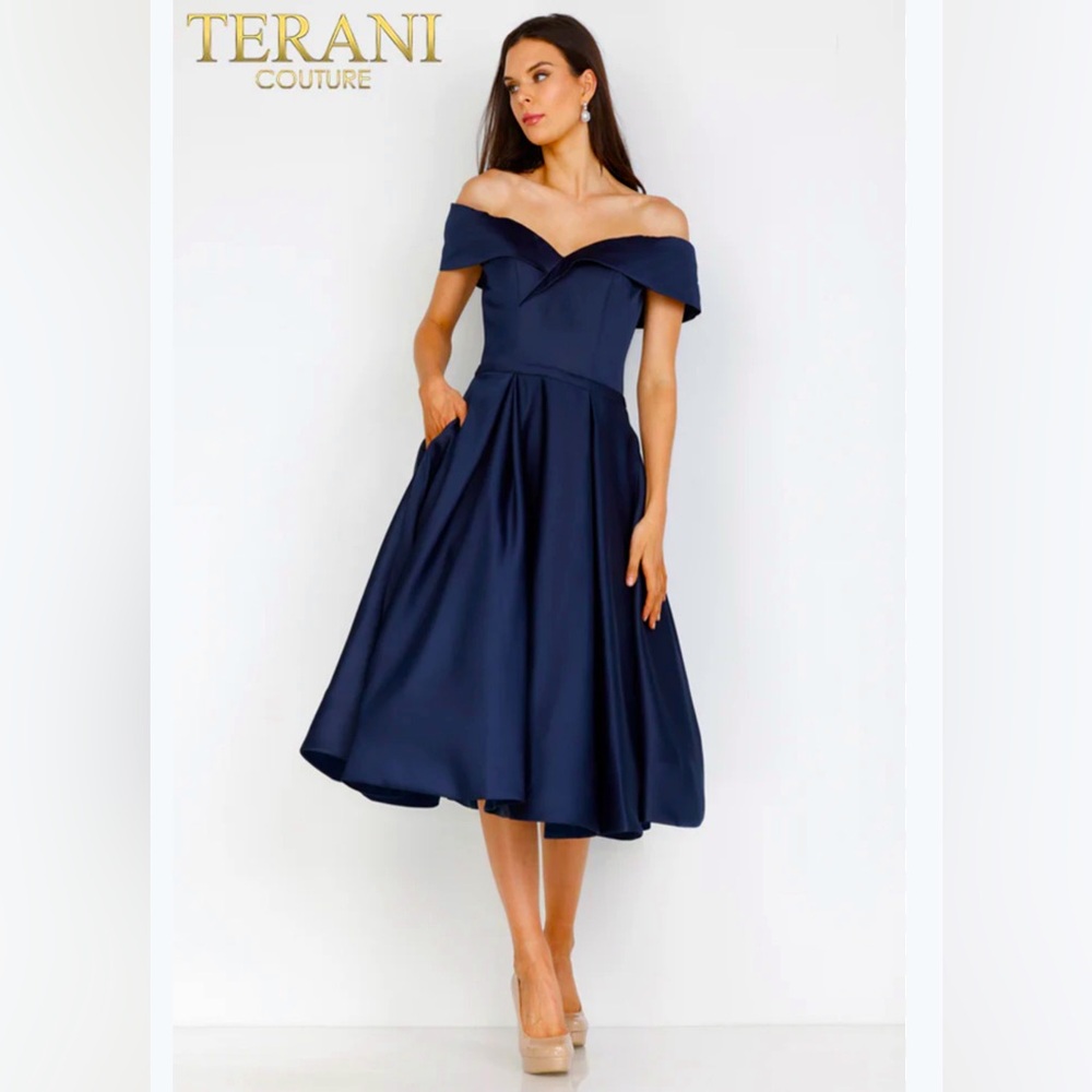 NWT Teraji couture Size 4 navy.